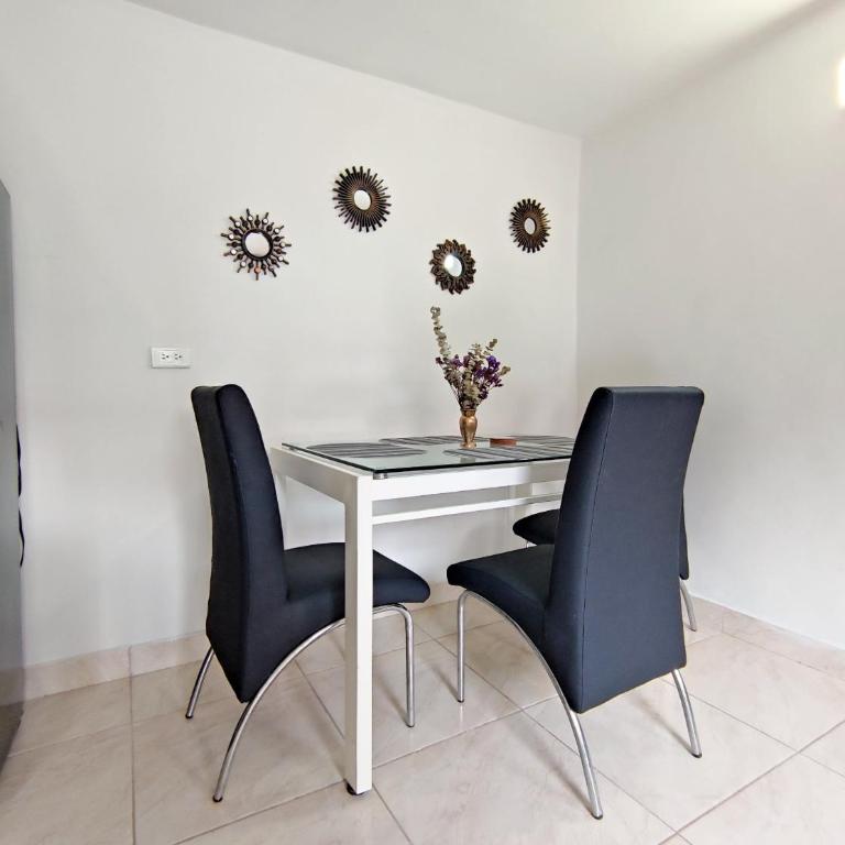 Acogedor apartamento cerca al tranvía 201 - Two-Bedroom Apartment - 27