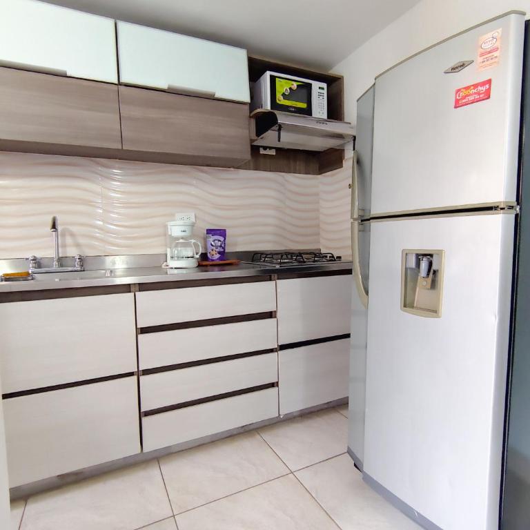 Acogedor apartamento cerca al tranvía 201 - Two-Bedroom Apartment - 34