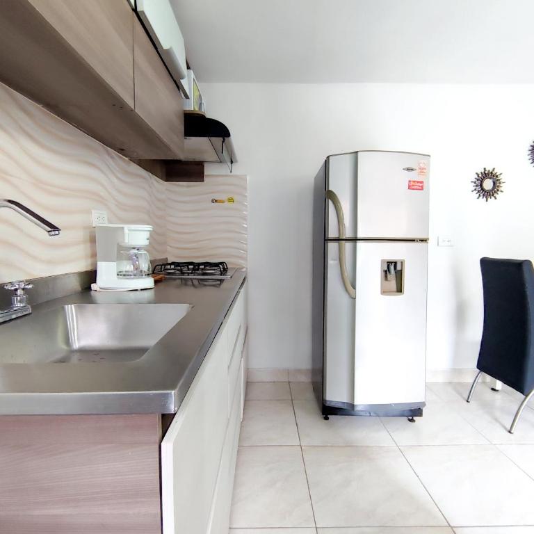 Acogedor apartamento cerca al tranvía 201 - Two-Bedroom Apartment - 37