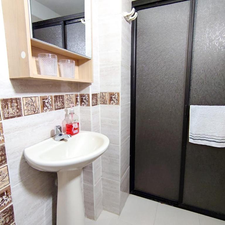 Acogedor apartamento cerca al tranvía 201 - Two-Bedroom Apartment - 55