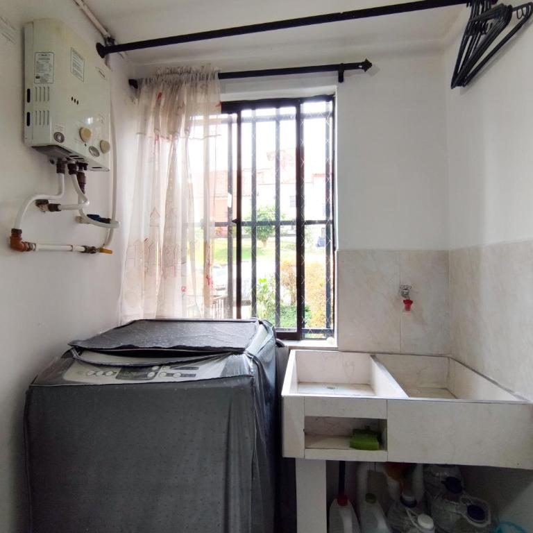 Acogedor apartamento cerca al tranvía 201 - Two-Bedroom Apartment - 62