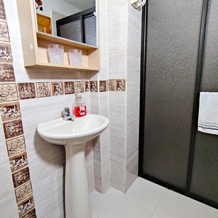 Acogedor apartamento cerca al tranvía 201 - Two-Bedroom Apartment - 56