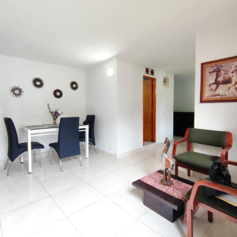 Acogedor apartamento cerca al tranvía 201 - Two-Bedroom Apartment - 19