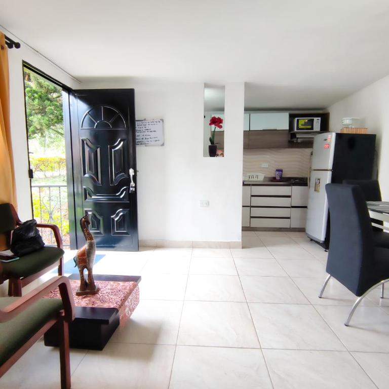 Acogedor apartamento cerca al tranvía 201 - Two-Bedroom Apartment - 21