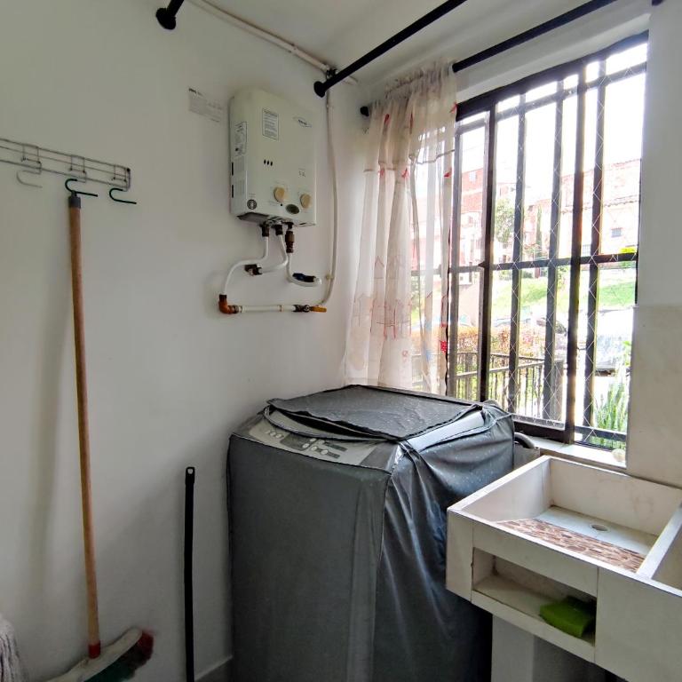 Acogedor apartamento cerca al tranvía 201 - Two-Bedroom Apartment - 63