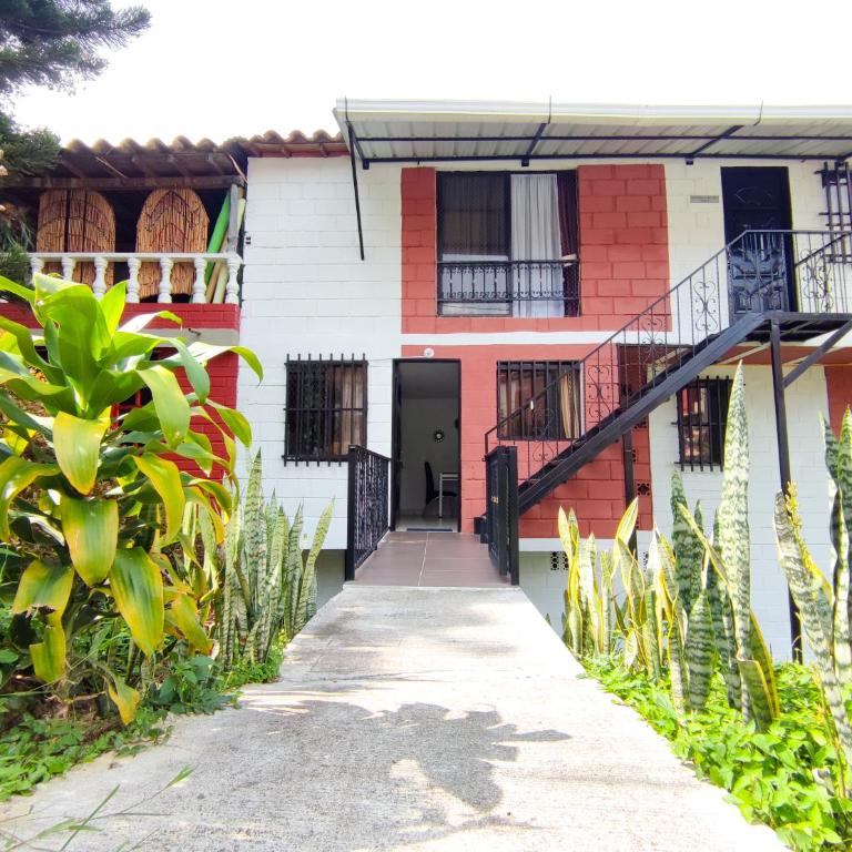 Acogedor apartamento cerca al tranvía 201 - Two-Bedroom Apartment - 68