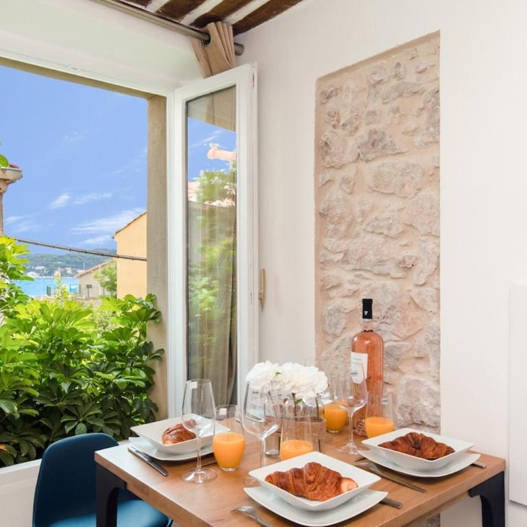 "Philomer Safranier" Historic Old-Town Apartments, Sea View and Terrace Options - One-Bedroom Apartment with Ocean View (without Terrace) - 4