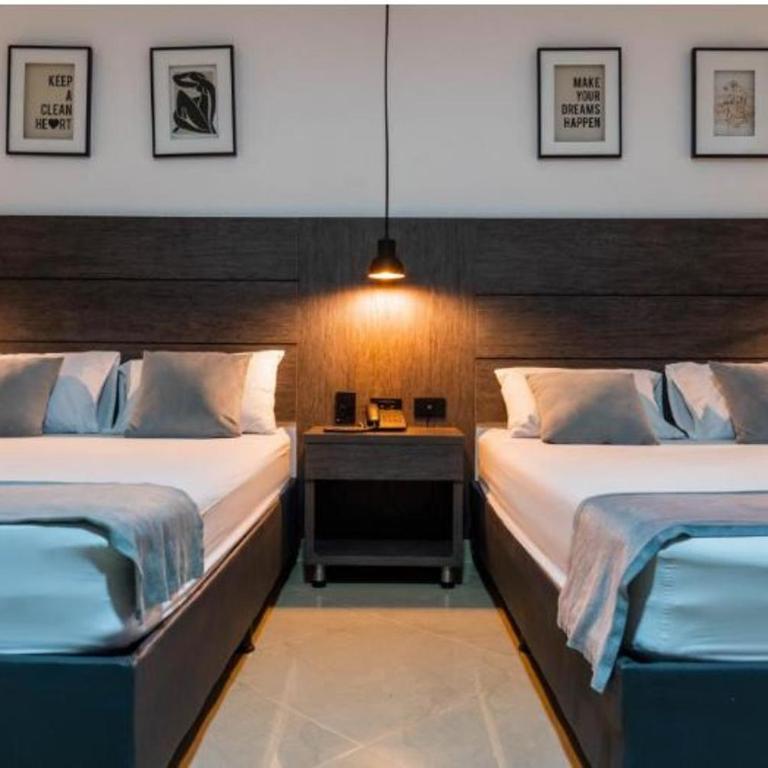 Hotel California Medellin - Habitación Doble - 2 camas - 12