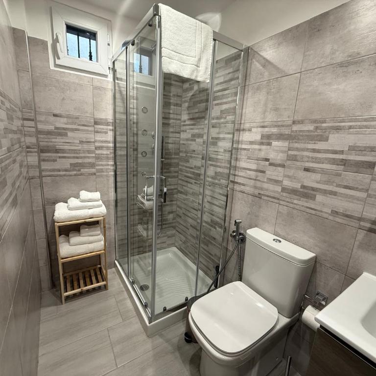 DM Rooms - Double Room with Private Bathroom - 6