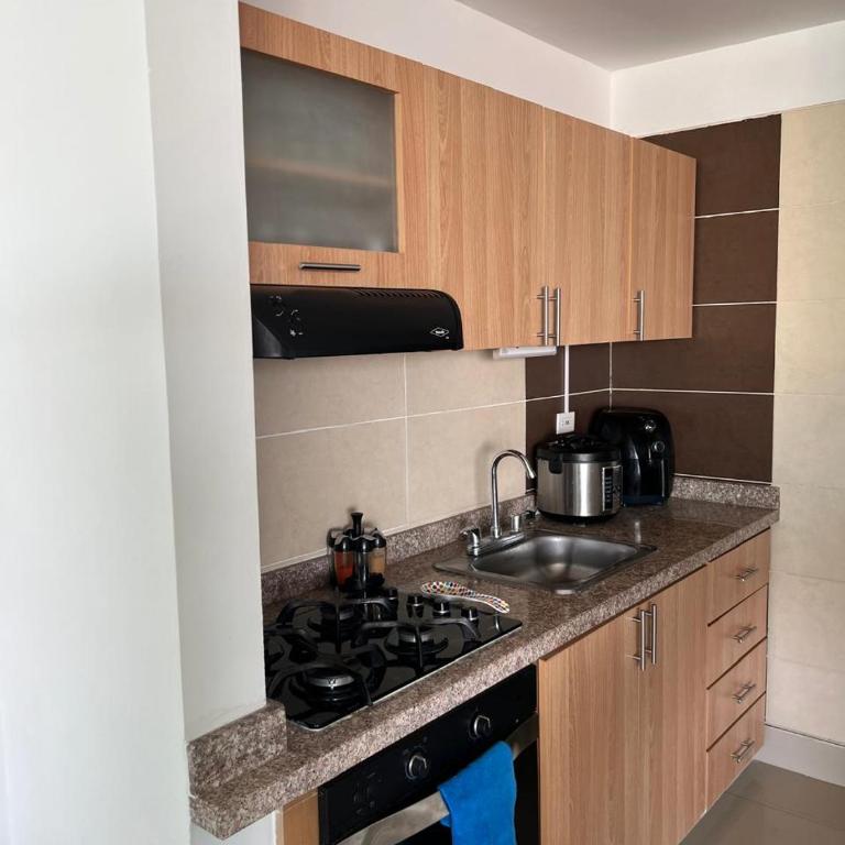 Apartamento con vista al mar en Bello Horizonte, Santa Marta - Three-Bedroom Apartment with Sea View - 24