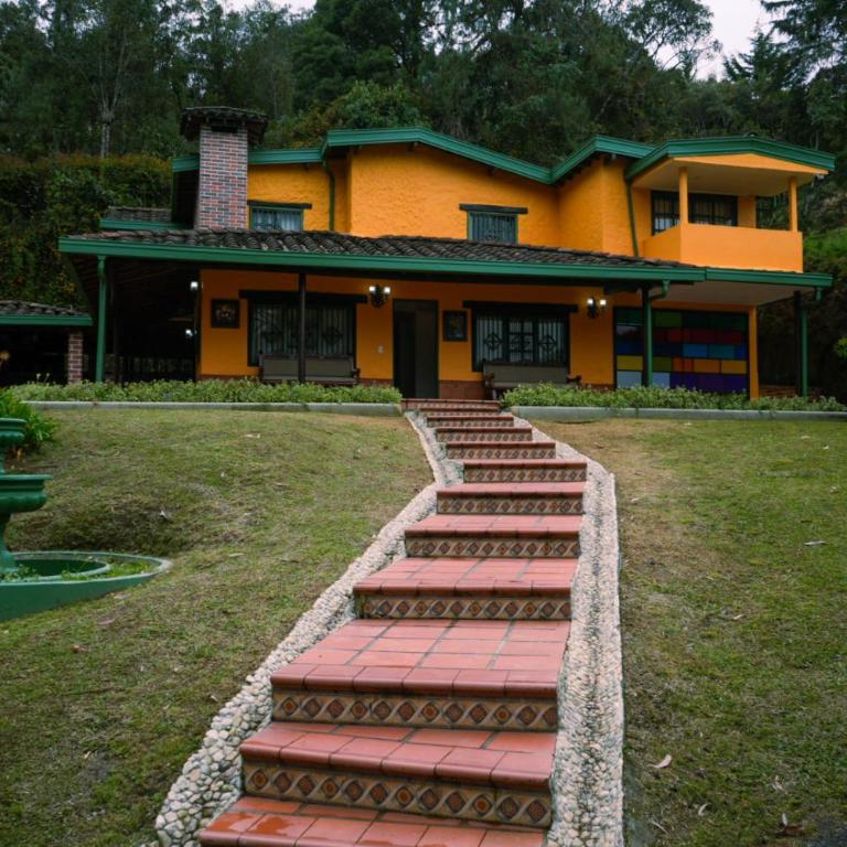 Portofino mountain retreat near Medellín - Five-Bedroom House - 2