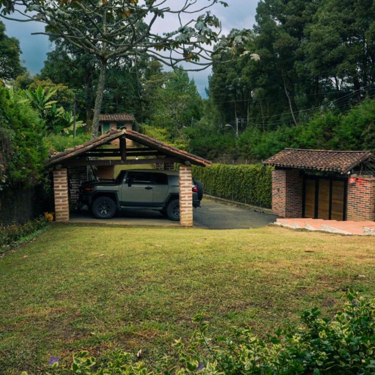 Portofino mountain retreat near Medellín - Five-Bedroom House - 3