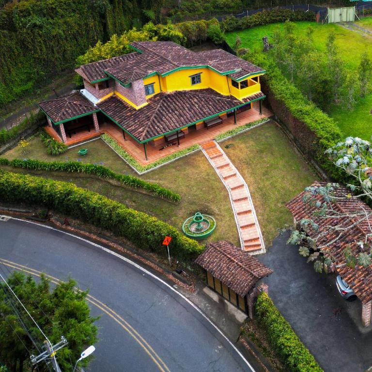 Portofino mountain retreat near Medellín - Five-Bedroom House - 28