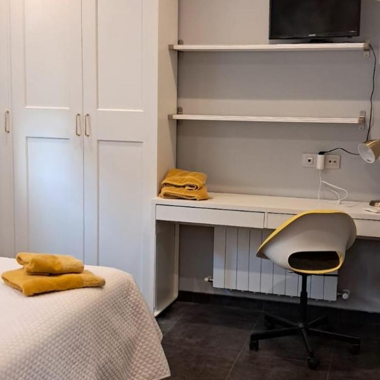 OUH Candy Box - Three-Bedroom Apartment - 11