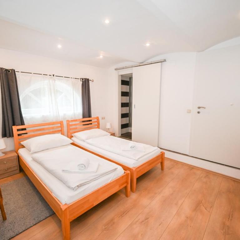 Chalet Skilift - Lake View by All in One Apartments incl SUMMER CARD - Five-Bedroom House - 31