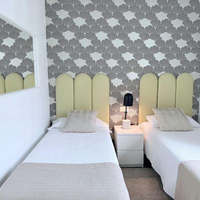 Heart of Granada - Two-Bedroom Apartment - 25