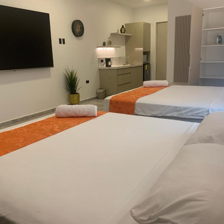 Hostal D'Marv - Family Suite with Balcony - 5