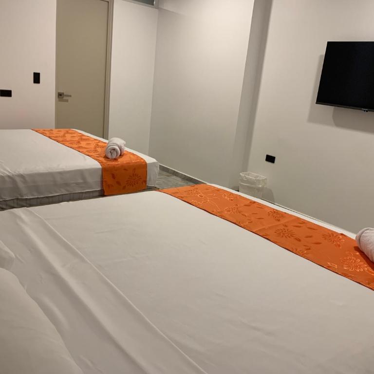 Hostal D'Marv - Double Room with Two Double Beds - 1
