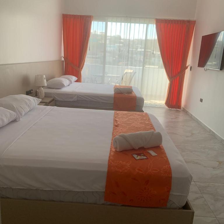 Hostal D'Marv - Family Suite with Balcony - 9