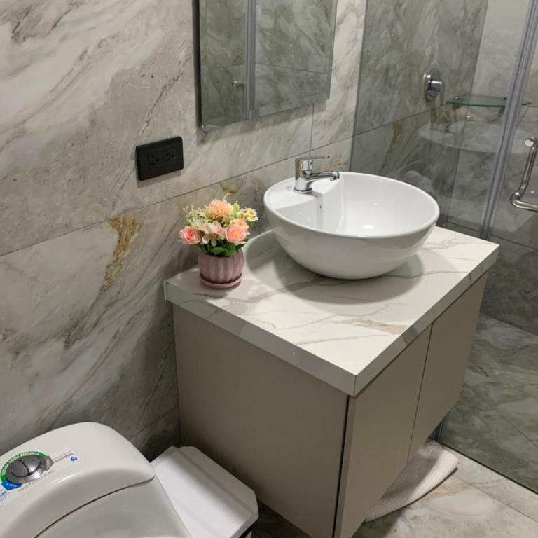 Hostal D'Marv - Family Suite with Balcony - 11
