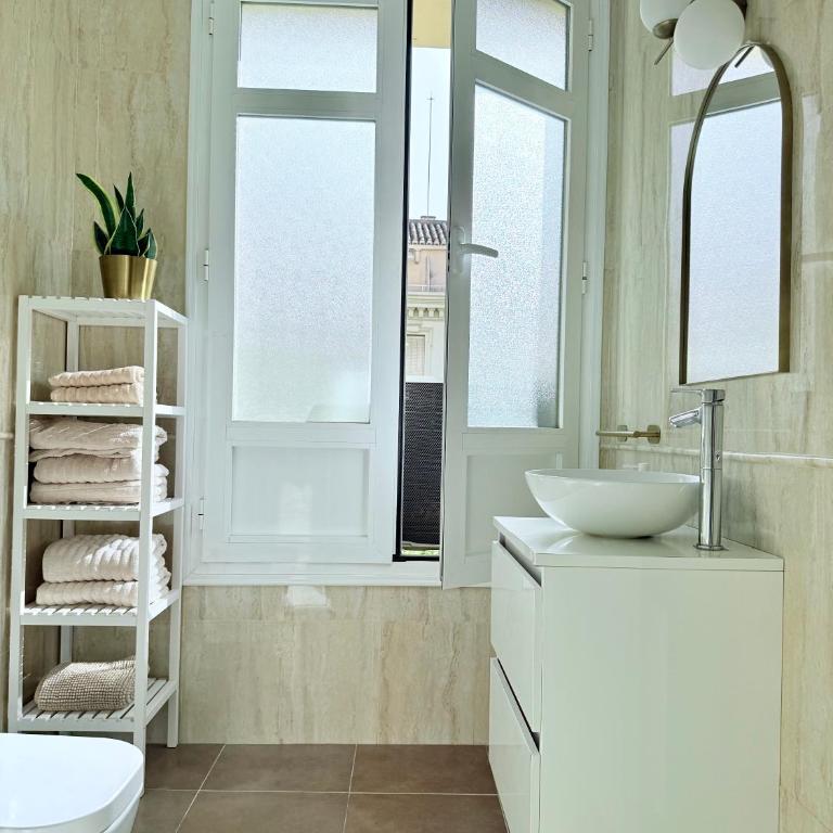 Heart of Granada - Two-Bedroom Apartment - 33
