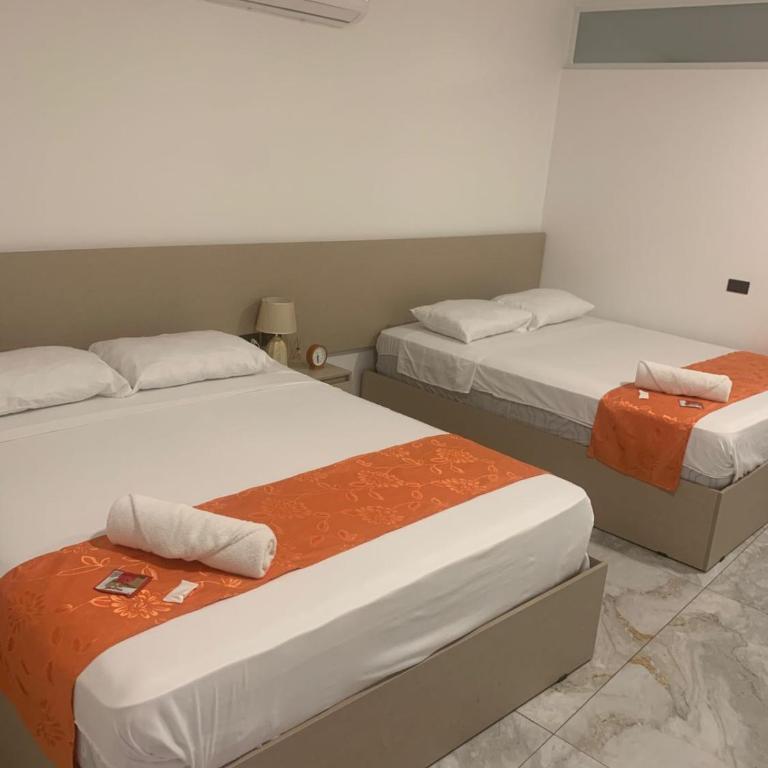Hostal D'Marv - Double Room with Two Double Beds - 3