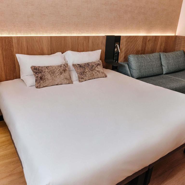 Novotel Montpellier - Chambre Double avec 1 Lit Double et 1 Canapé-Lit Double - 2