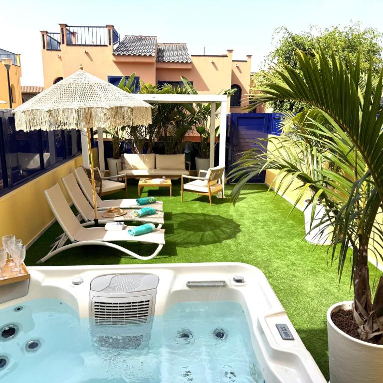 Oasis Beach Home Meloneras with jacuzzi - Four-Bedroom Vacation Home - 1