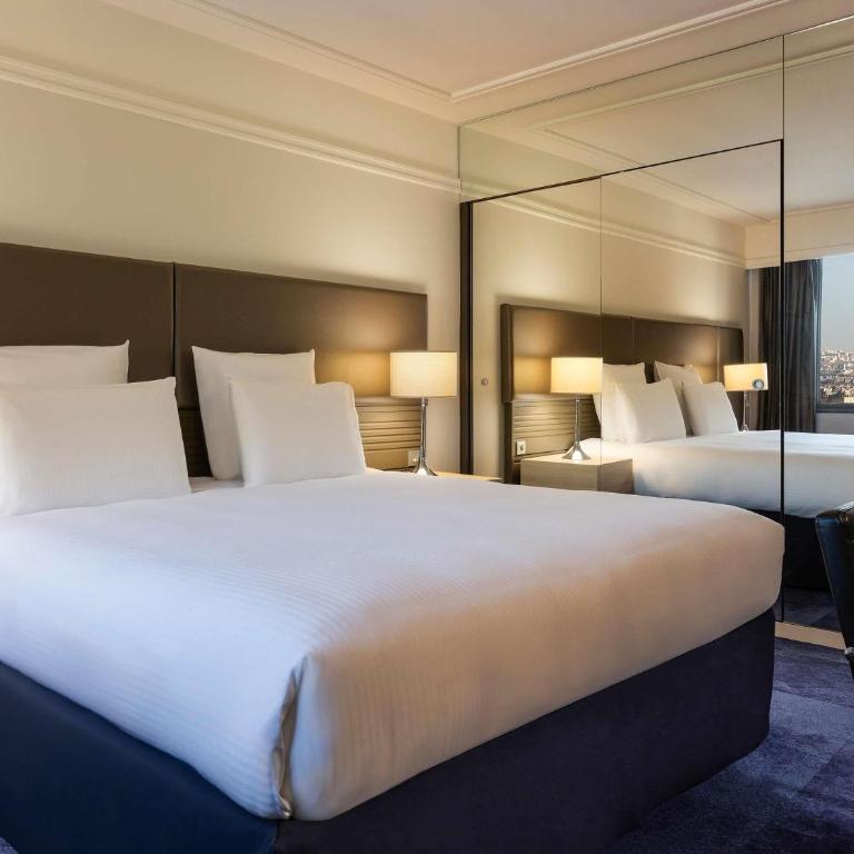 Pullman Paris Montparnasse - Chambre Familiale Classique avec 1 Lit Queen-Size et 2 Canapés-Lits - 3