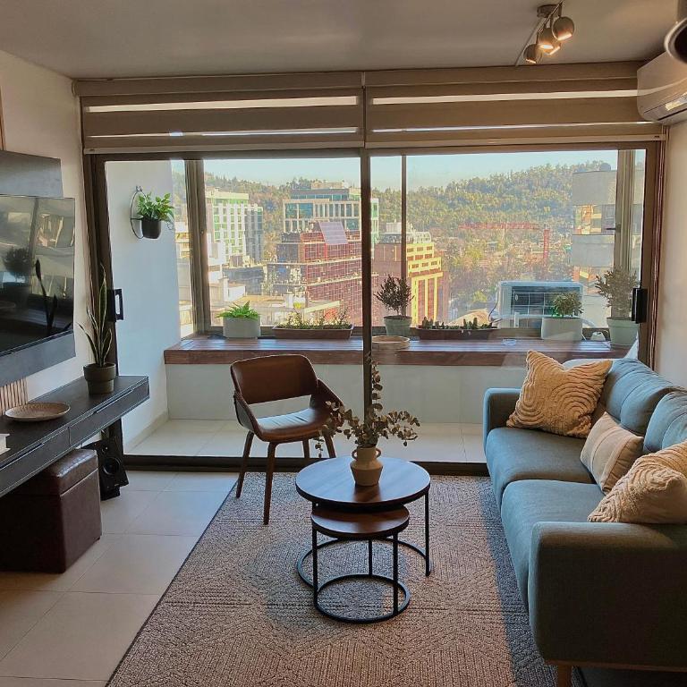 Andes Views, Spacious&Modern, Steps2Metro, AC WiFi - Two-Bedroom Apartment with City View - 1