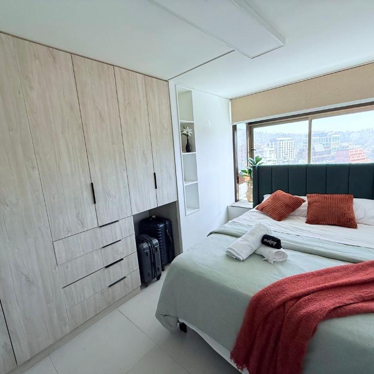 Andes Views, Spacious&Modern, Steps2Metro, AC WiFi - Two-Bedroom Apartment with City View - 10