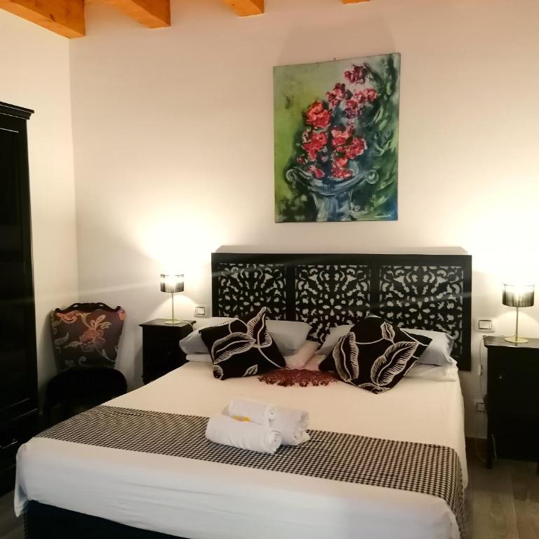 Casa Busari - Double Room with Balcony - 4