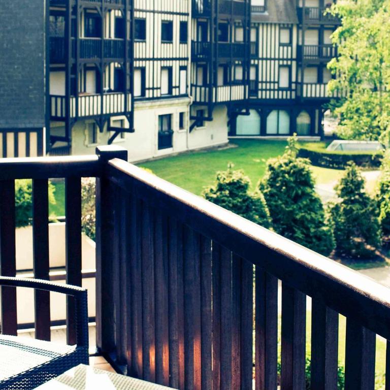 Mercure Deauville Centre - Chambre Double Privilège avec Balcon - Vue sur Parc - 7