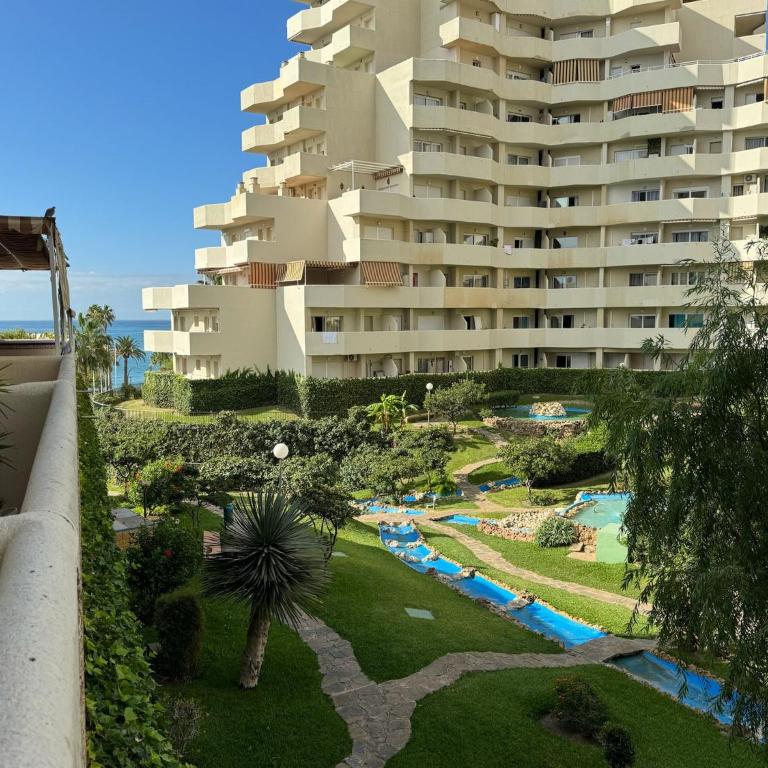 Benalbeach Loft Garden and Sea View - One-Bedroom Apartment - 2