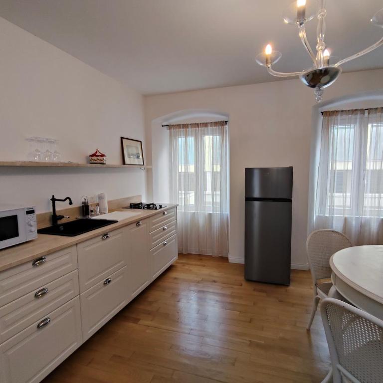 Casa Renova, intero appartamento, 2 camere, max 4 ospiti, Trieste zona storica - Appartamento con 1 Camera da Letto - 3
