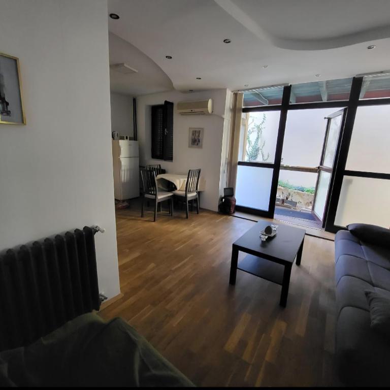 Udobni smestaj - One-Bedroom Apartment - 9