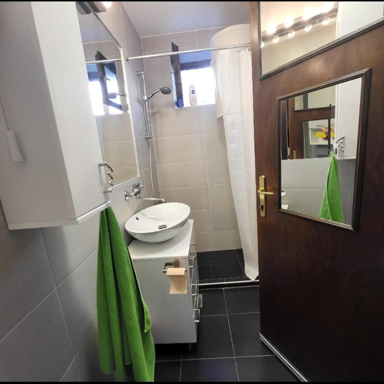 Udobni smestaj - One-Bedroom Apartment - 16