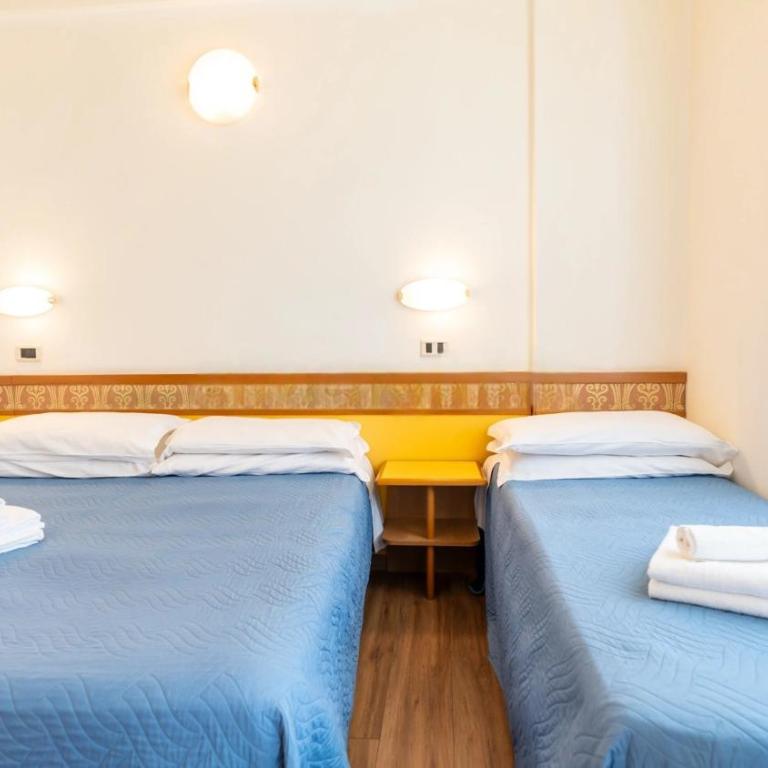 Hotel Cosmopol Cesenatico - Camera Tripla Classic - 4
