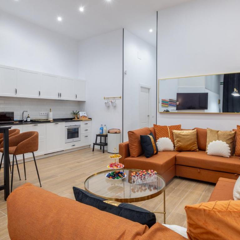 Central and Luxury apartment big capacity in Madrid - Three-Bedroom Apartment - 1