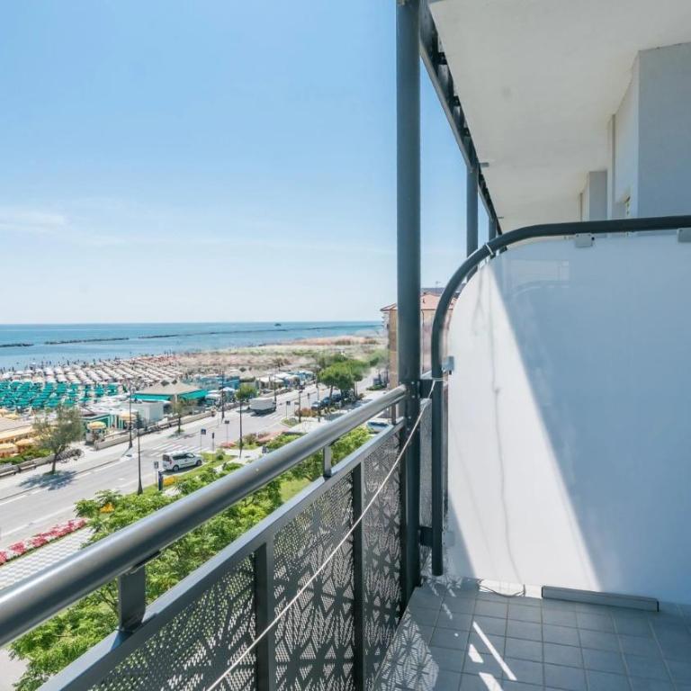 Hotel Cosmopol Cesenatico - Camera Quadrupla con Balcone - 6