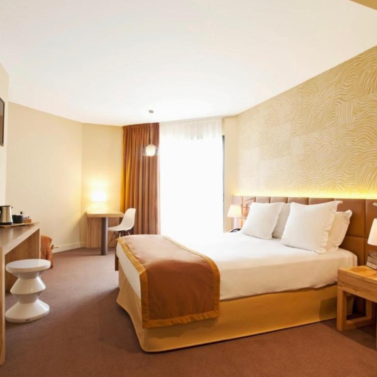 Golden Tulip Avignon Le Paradou - Chambre Lit King-Size Exécutive avec Patio Privé - 12