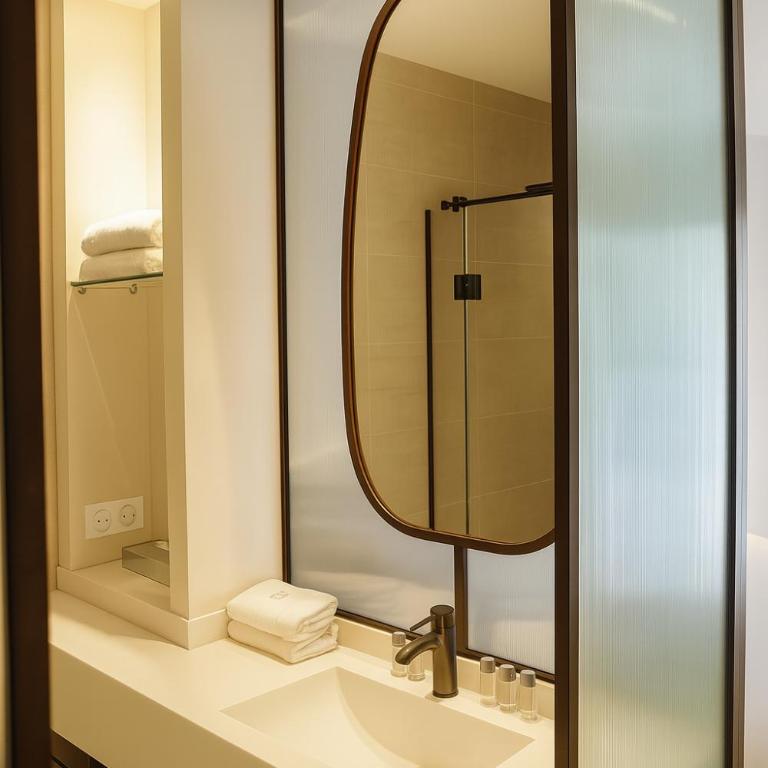 Golden Tulip Avignon Le Paradou - Chambre Double Standard avec Patio Privé - 18