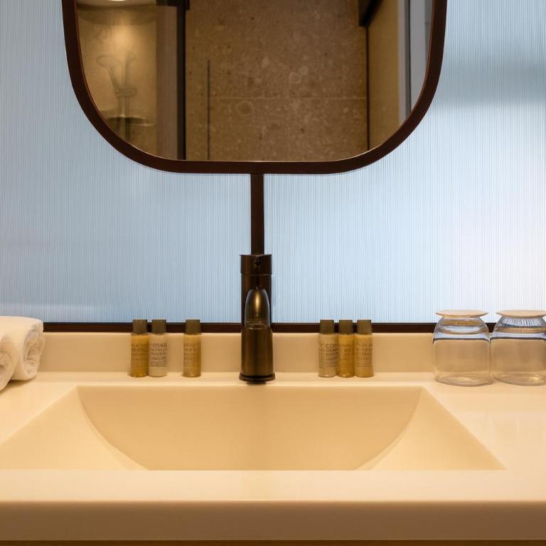 Golden Tulip Avignon Le Paradou - Chambre Double Standard avec Patio Privé - 17