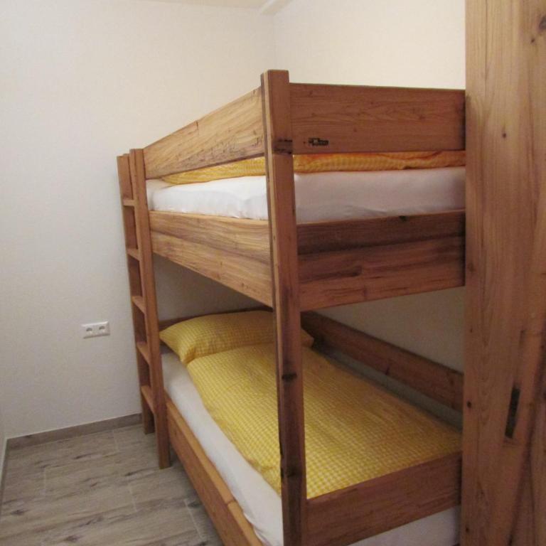 Ferienwohnungen Maderebner - Apartment "Almhütte" mit 3 Schlafzimmern - 4