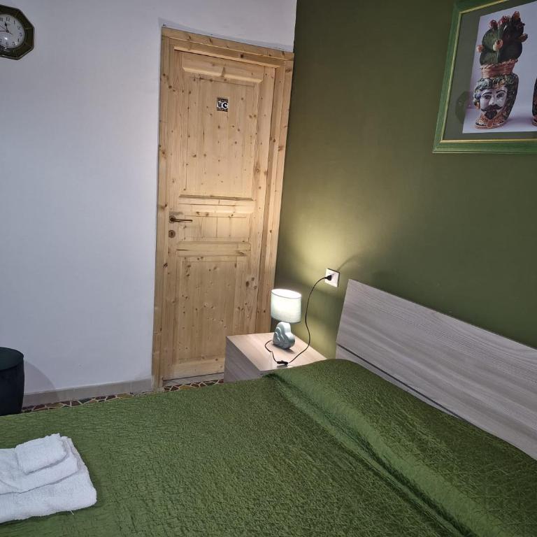 NA ZA ROSA - Casa Vacanze - Camera Tripla con Bagno Privato - 3