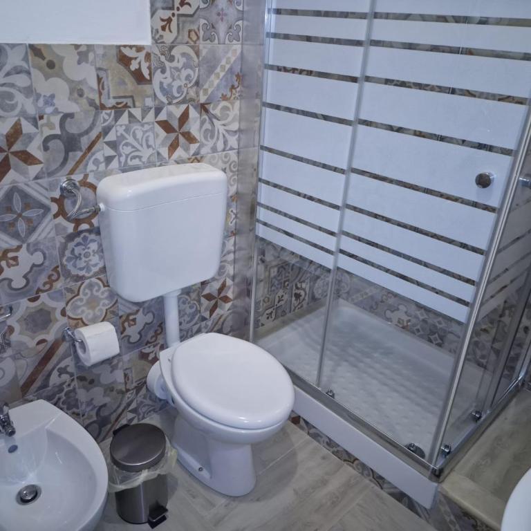 NA ZA ROSA - Casa Vacanze - Camera Tripla con Bagno Privato - 6