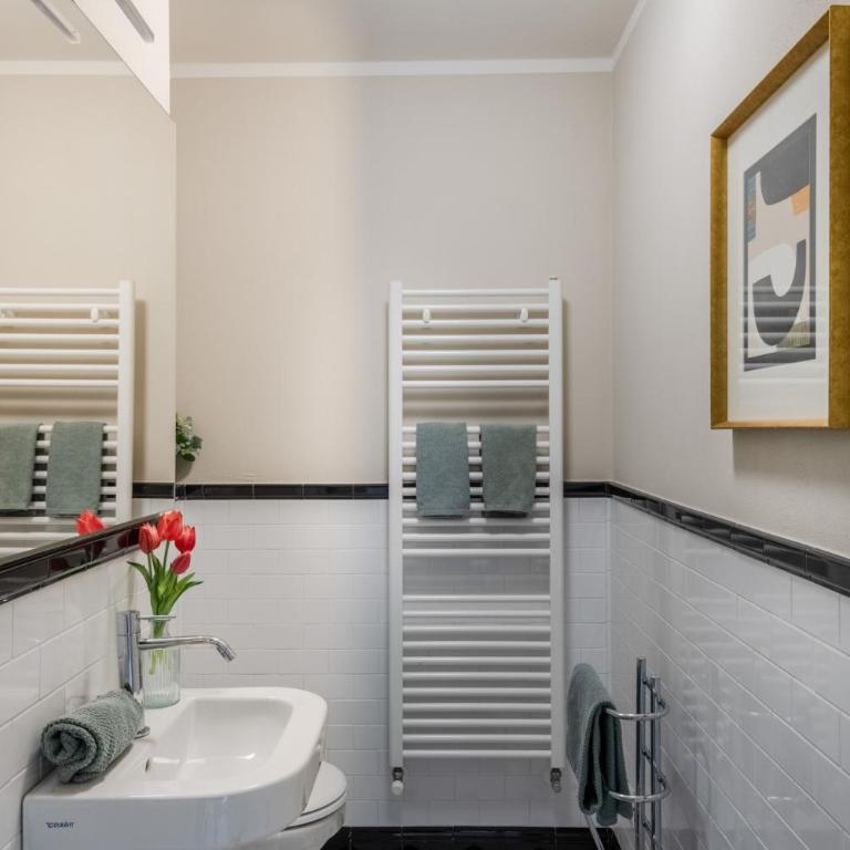 Verdi 1928, A Cozy Wallside Retreat - Apartment - Split Level - 48