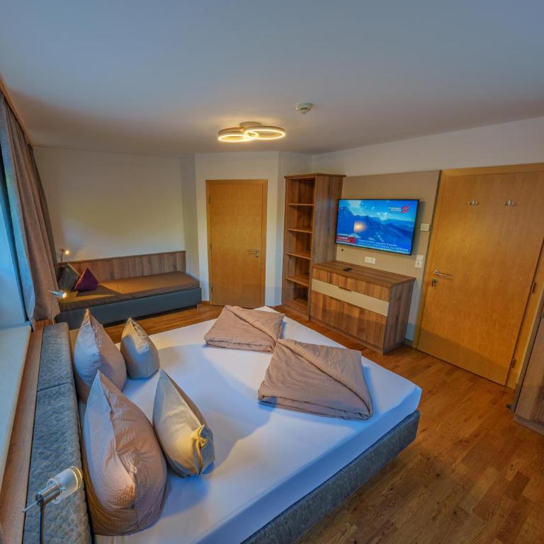 Ferienwohnungen Egger - Apartment mit 2 Schlafzimmern und Balkon - 14