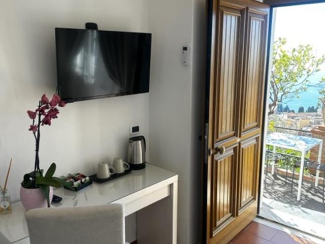 Villa Greta Hotel Rooms & Suites - Superior Double or Twin Room with Terrace - 4