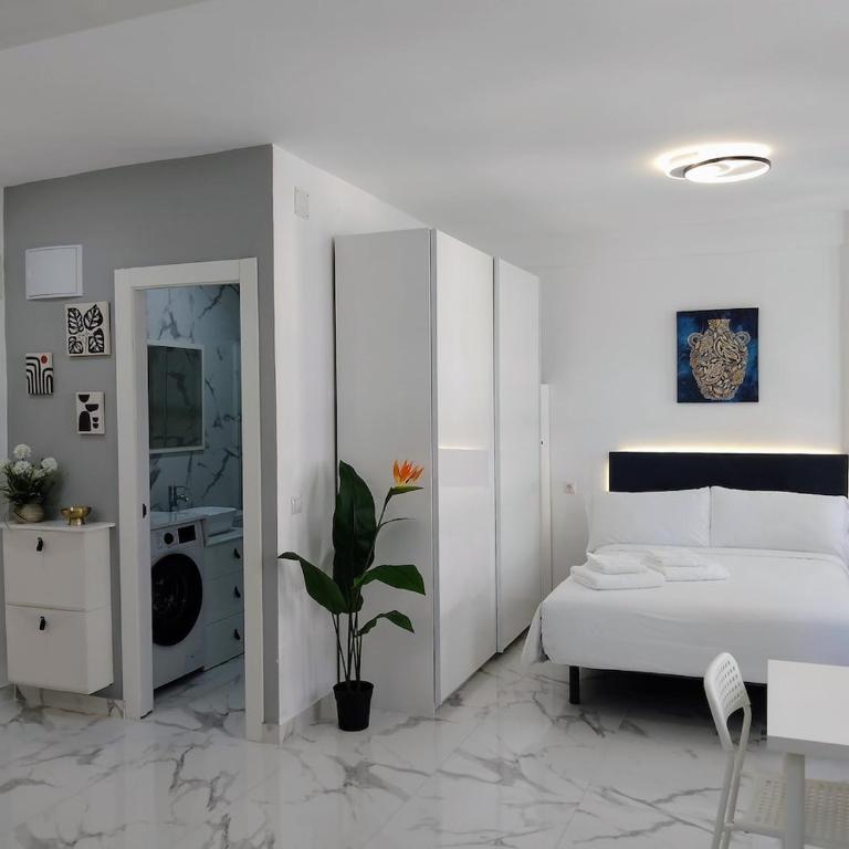 Modern studio in downtown Torremolinos, close to the beach - Apartamento de 1 dormitorio - 1